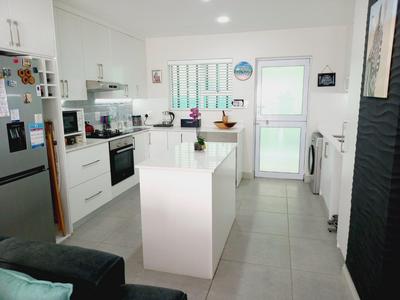 Apartment / Flat For Sale in Hartenbos, Hartenbos