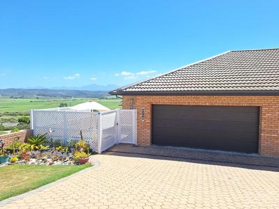 House For Sale in Fraaiuitsig, Klein Brak Rivier
