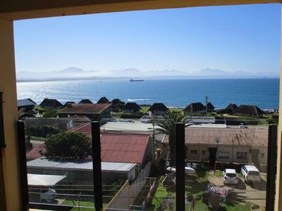 Apartment / Flat For Sale in Die Bakke, Mossel Bay