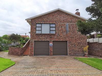 House For Sale in Fraaiuitsig, Klein Brak Rivier