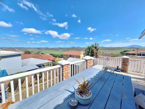 House For Sale in Fraaiuitsig, Klein Brak Rivier