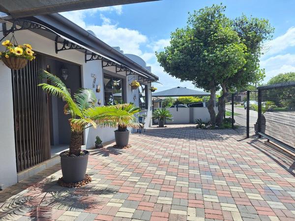 House For Sale in Fraaiuitsig, Klein Brak Rivier